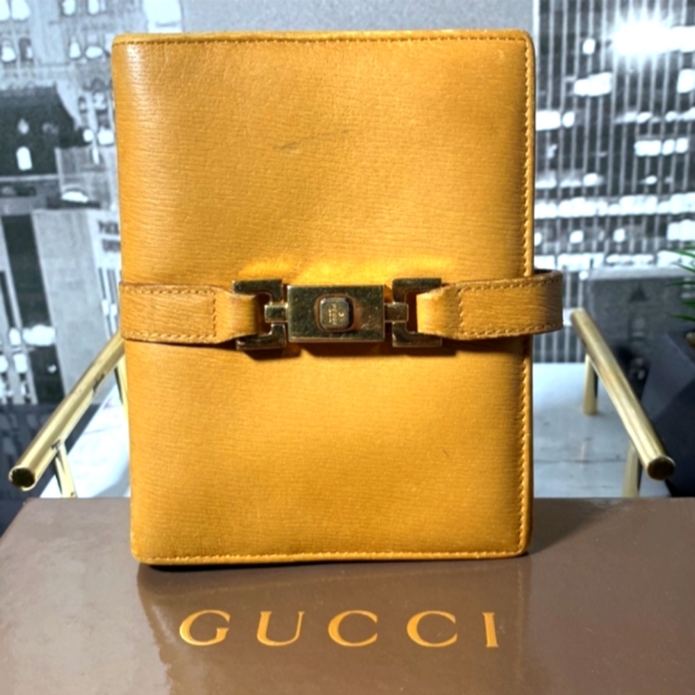 GUCCI AUTHENTIC LEATHER AGENDA GOLD HARDWARE GOLD ROD COLOR  EUC